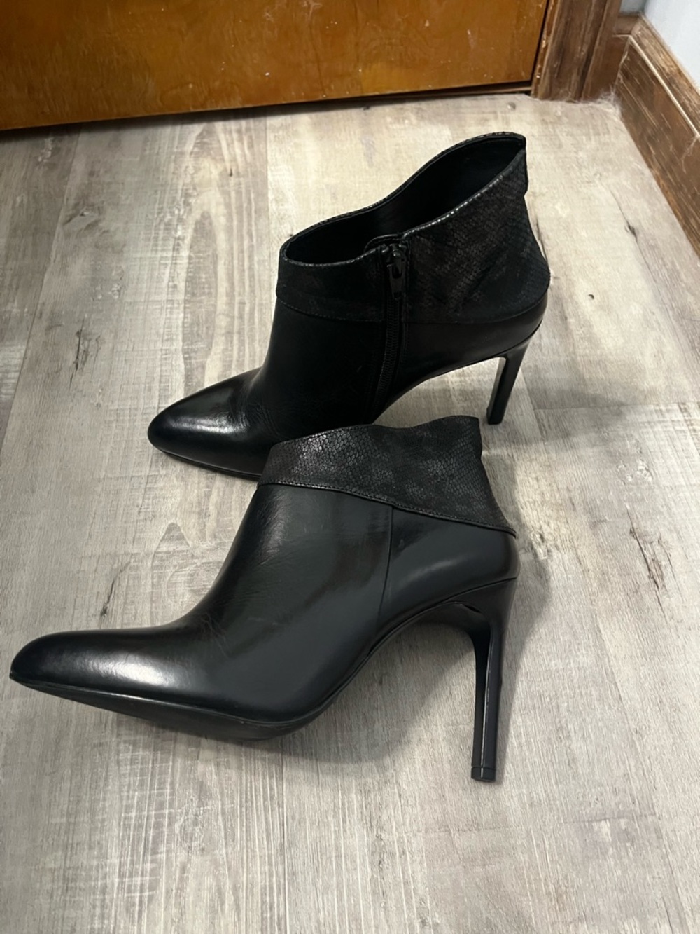 HOGL women’s Black Pointed-Toe Leather Ankle Booties with Textured Cuff